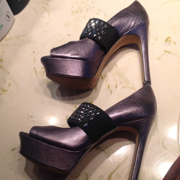 Vince camuto silver metallic heels & black strap - Picture 4 of 4